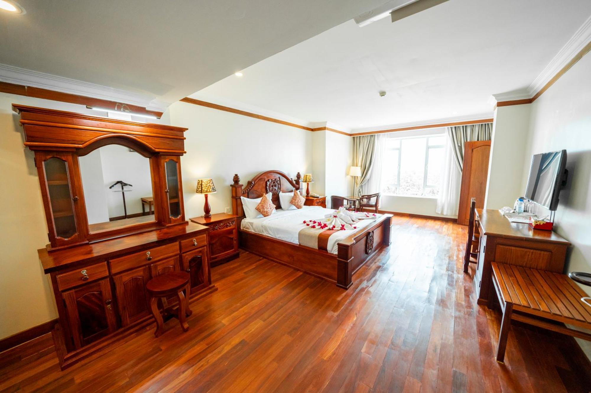 Pursat Riverside Hotel & Spa Exterior foto