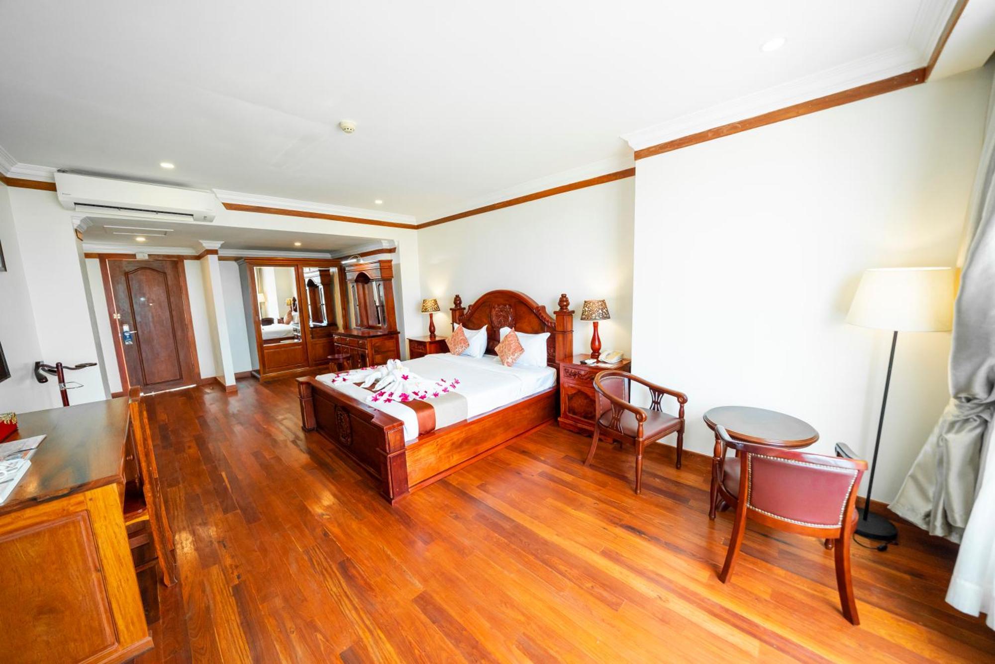 Pursat Riverside Hotel & Spa Exterior foto